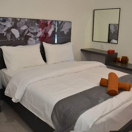 Oyo 90265 Hotel Ventura Kangar Exteriör bild